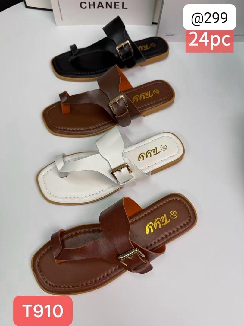 Flat sandals