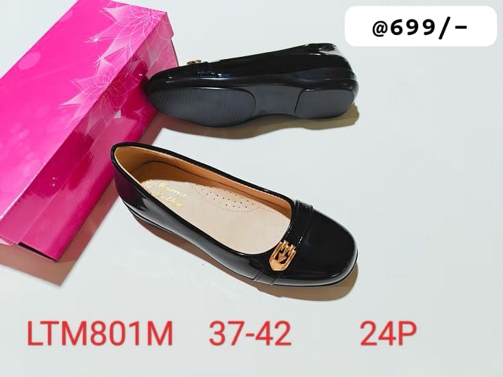 Ladies official closed shoe